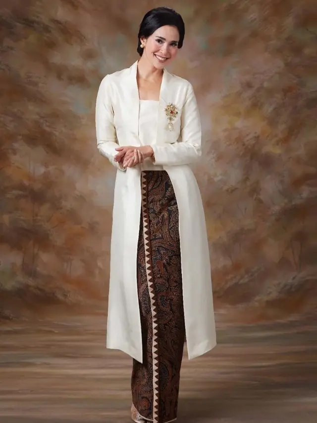6 Adu Gaya Para Istri Menteri Saat Pakai Kebaya, dari Yanti Airlangga hingga Loemongga Haoemasan