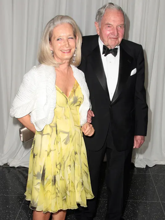 Adapun, istri David Rockefeller, Peggy telah meninggal pada 1996. Pasangan David dan Peggy yang menikah pada 1940 itu meninggalkan 6 anak dan 10 cucu. (ANDREW H. WALKER/GETTY IMAGES NORTH AMERICA/AFP)
