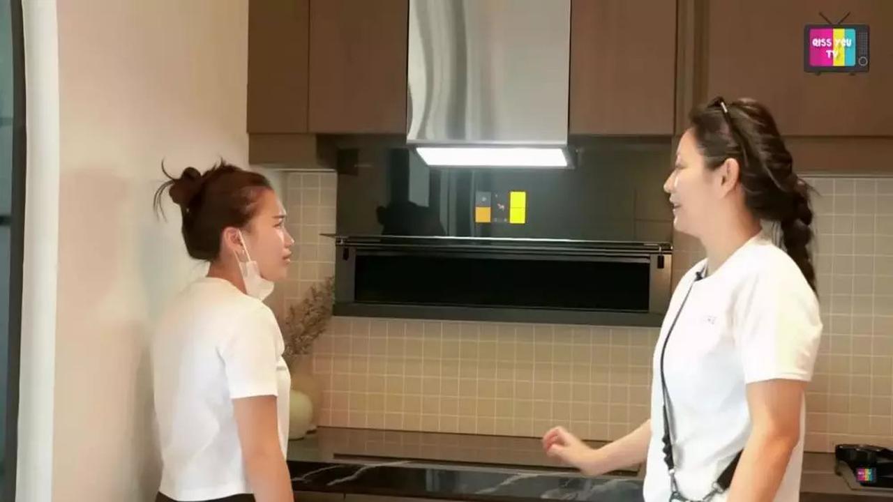 5 Potret Dapur Hesti Purwadinata di Rumah Baru, Modern dengan Perabotan Serba Canggih Bikin Betah Masak
