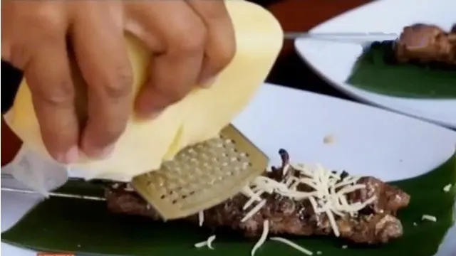 VIDEO: Kuliner Unik, Sate Kambing Parutan Keju dan Nasi Ungu