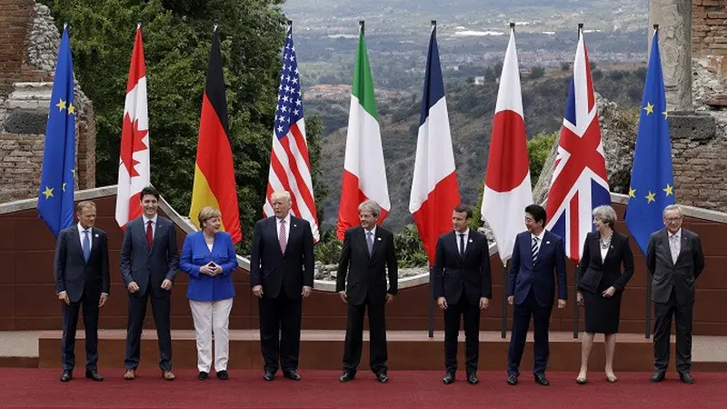 Donald Trump dan sejumlah kepala negara lain saat menghadiri KTT G7 di Sisilia, Italia