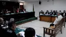 Terpidana korupsi Akil Mochtar menjadi saksi dalam sidang lanjutan kasus Pilkada Tapanuli Tengah di Pengadilan Tipikor, Jakarta, Senin (13/4/2015). Bonaran Situmeang didakwa menyuap Akil Mochtar Rp. 1,8 miliar. (Liputan6.com/ Andrian M Tunay)