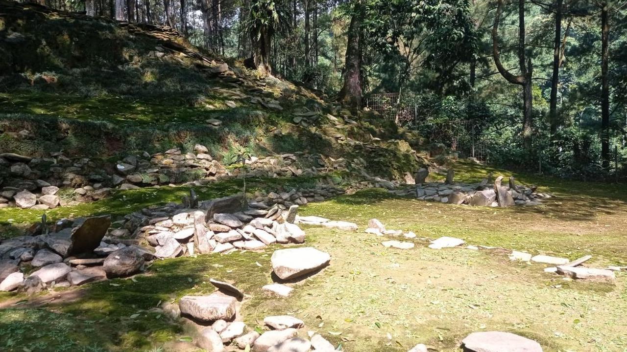 Melihat Bentuk Situs Cibalay, Mirip Dengan Gunung Padang