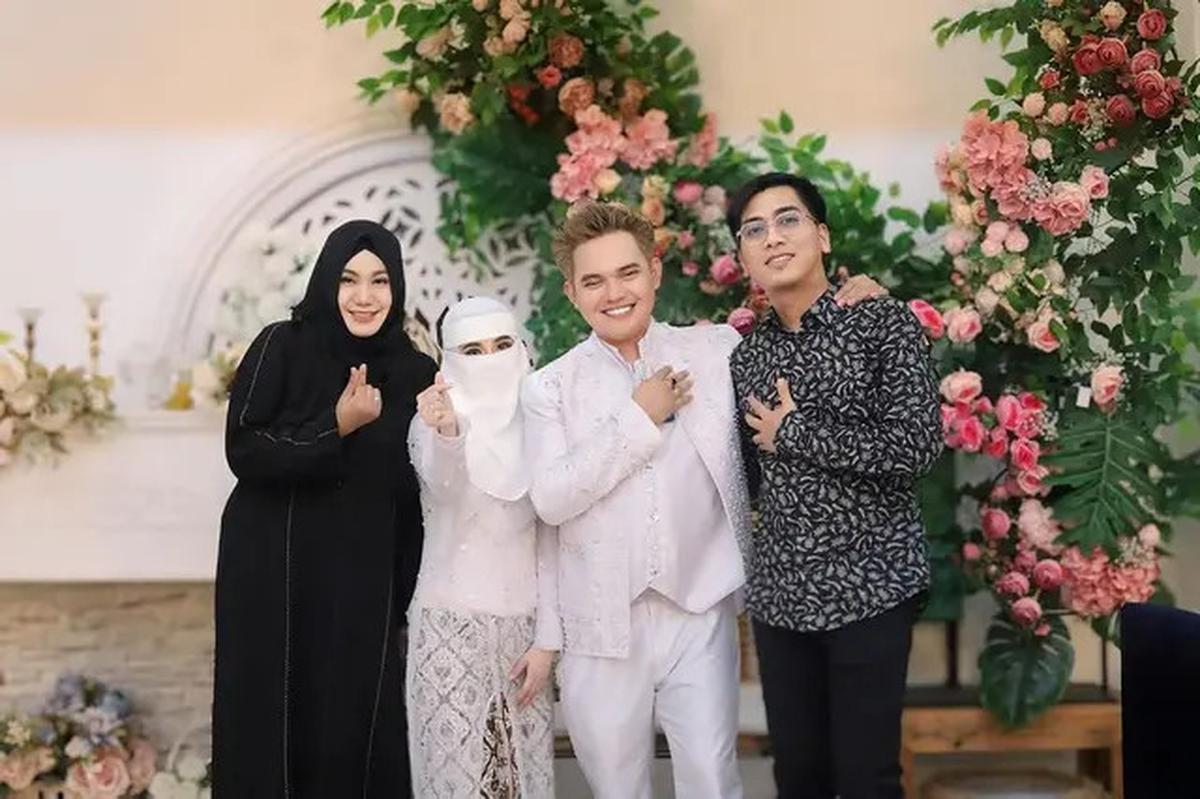 Rujuk Usai 6 Bulan Cerai, 8 Potret Dodhy Kangen Band dan Ayu Rizki Nikah Lagi