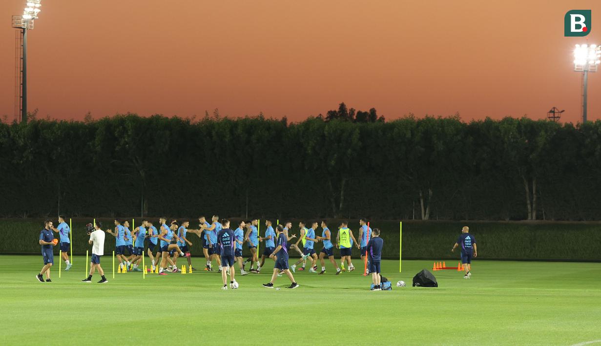 Timnas Argentina menggelar sesi latihan jelang laga perempat final Piala Dunia 2022 Qatar, Selasa (06/12/2022).  (Bola.com/Ade Yusuf Satria)
