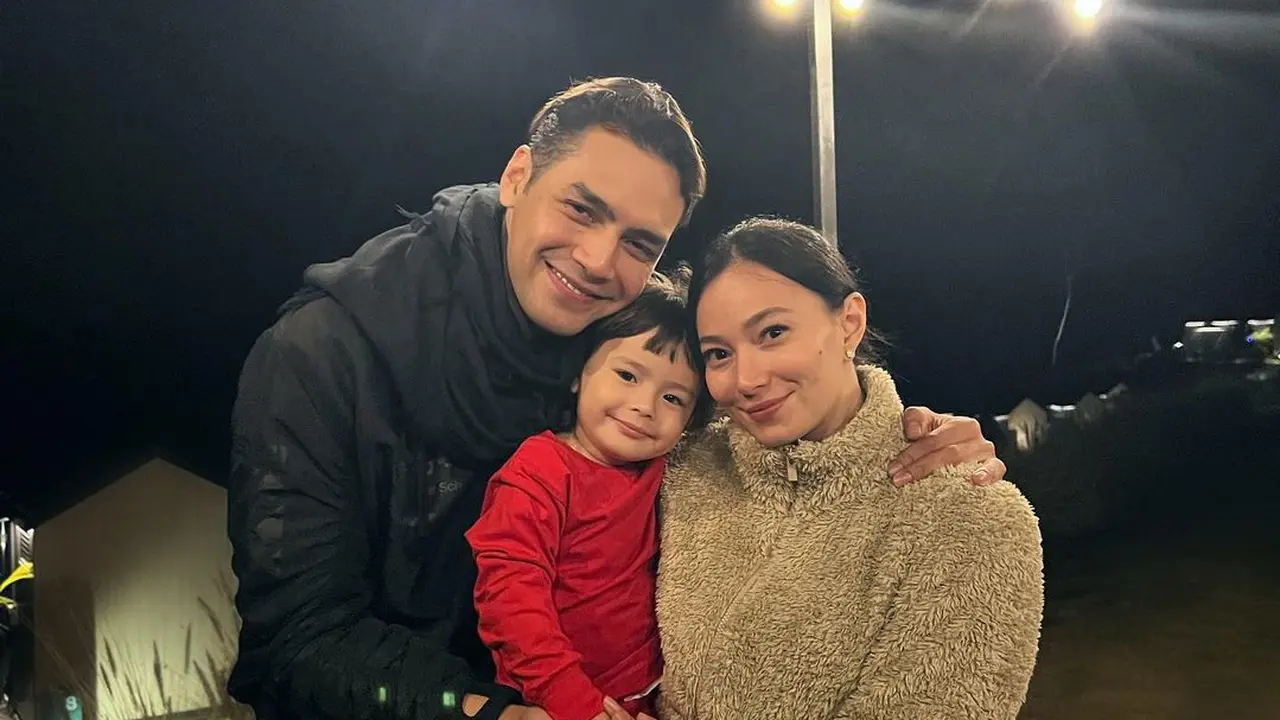 Asmirandah dan keluarga. (Foto: Dok. Instagram @asmirandah89)
