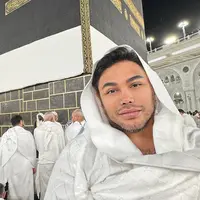 7 Potret Ivan Gunawan di Tanah Suci saat Visa Haji Furoda 2025 Tengah Disorot