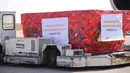 FOTO2:
Pasokan medis China untuk Belgia diturunkan di Bandara Liege, Liege, Belgia, Senin (16/3/2020). Bantuan 300 ribu masker wajah dari sumbangan badan-badan amal di China tersebut upaya negeri Tirai Bambu untuk membantu Belgia melawan penyebaran virus corona COVID-19. (Xinhua/Zhang Cheng)