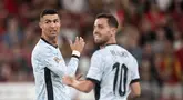 Ekspresi penyerang Portugal, Cristiano Ronaldo (kiri) dan Bernardo Silva saat pertandingan UEFA Nations League grup A melawan Kroasia di stadion Luz, Lisbon pada 5 September 2024. (Patricia DE MELO MOREIRA/AFP)