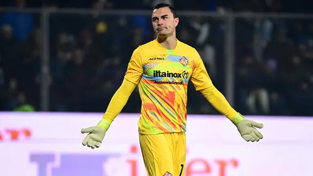 Foto: Momen Pemain Inter Milan Marah Pada Suporter Saat Emil Audero Terkena Petasan