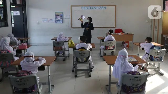 Suasana Uji Coba Pembelajaran Tatap Muka di SDN Kalisari 05 Jakarta