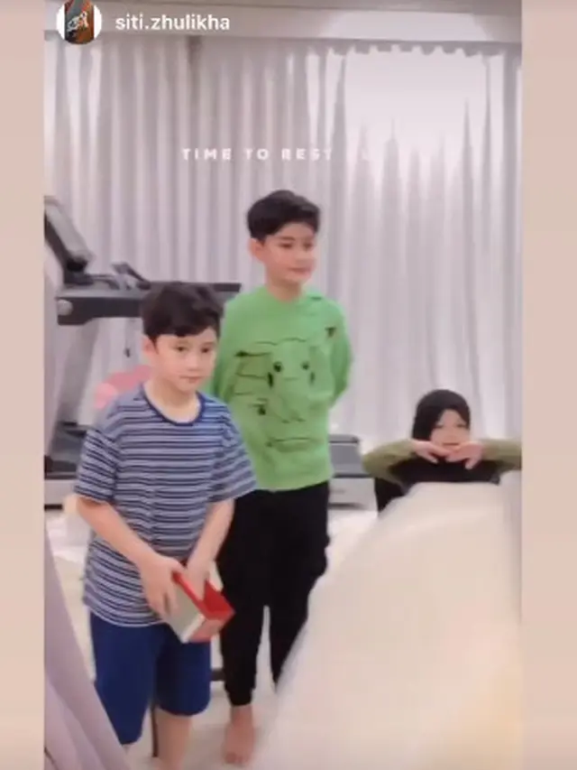 6 Momen Pertemuan King Faaz dan Rafathar, Curi Perhatian