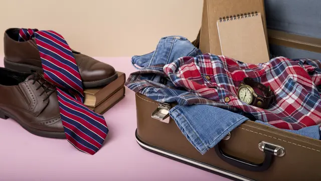 membawa baju terlalu banyak dalam koper