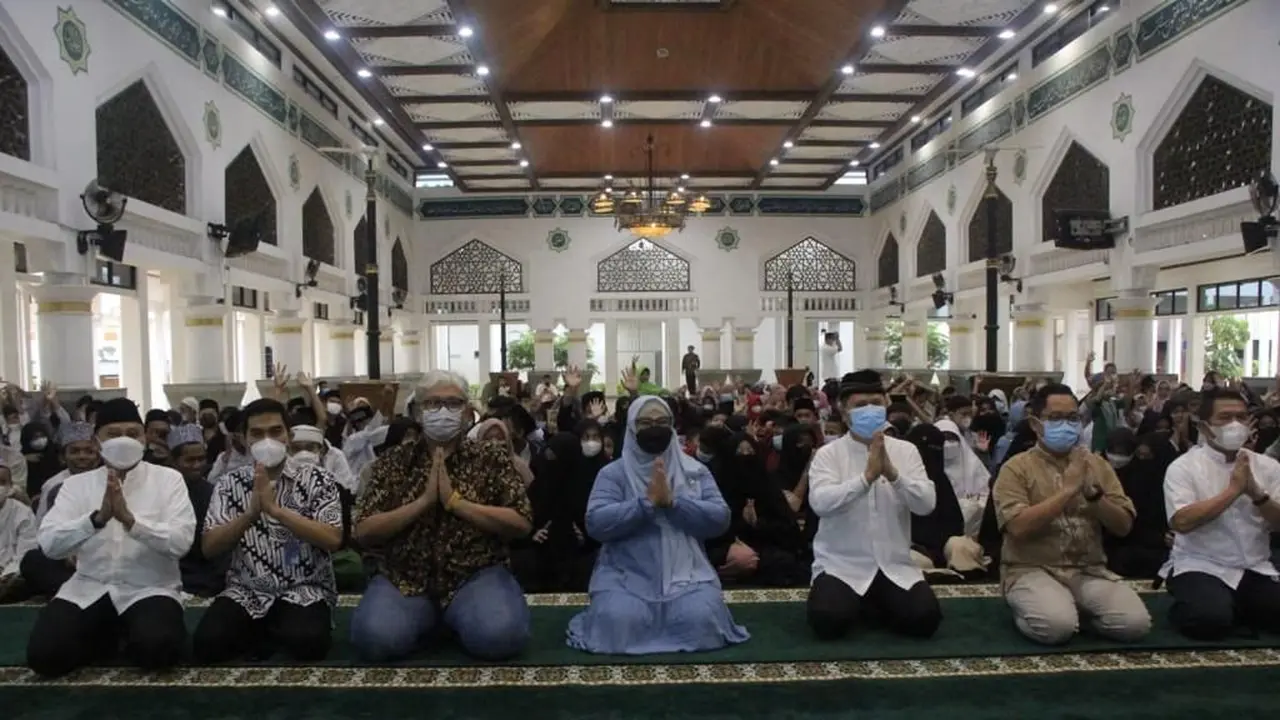 PT Angkasa Pura II Kantor Cabang Utama Bandara Soekarno-Hatta memberikan santunan kepada 350 anak yatim dan piatu yang berada di Kabupaten dan Kota Tangerang. (Dok AP II)