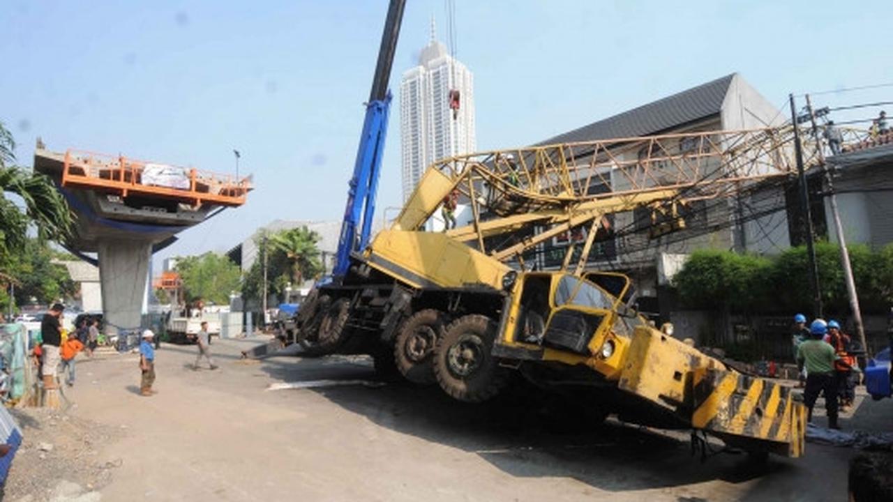 Ini crane proyek JLNT Tendean-Cileduk yang roboh di Kebayoran Baru