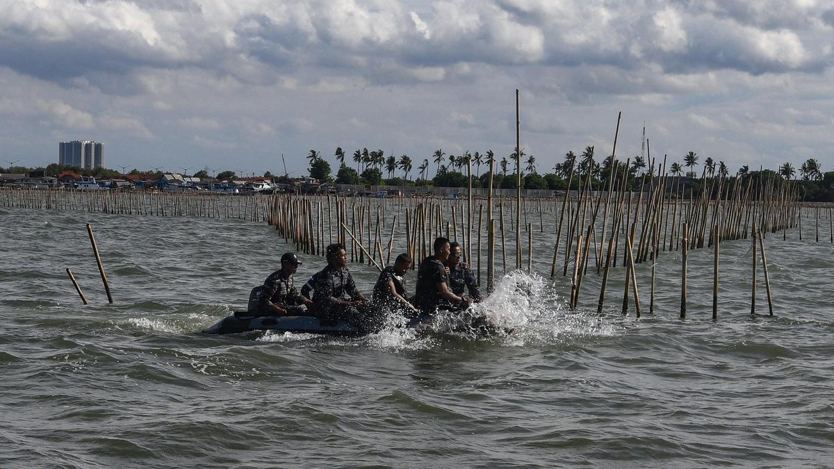 Ditarget Selesai Paling Cepat 10 Hari, TNI AL Bersama Nelayan Cabut Pagar Laut di Tangerang