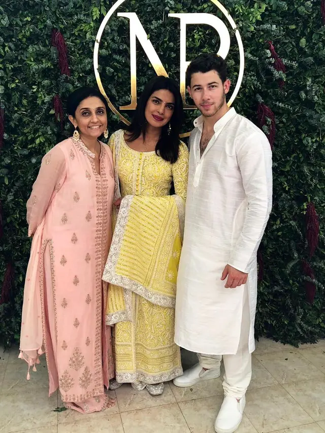 [Bintang] Nick Jonas - Priyanka Chopra