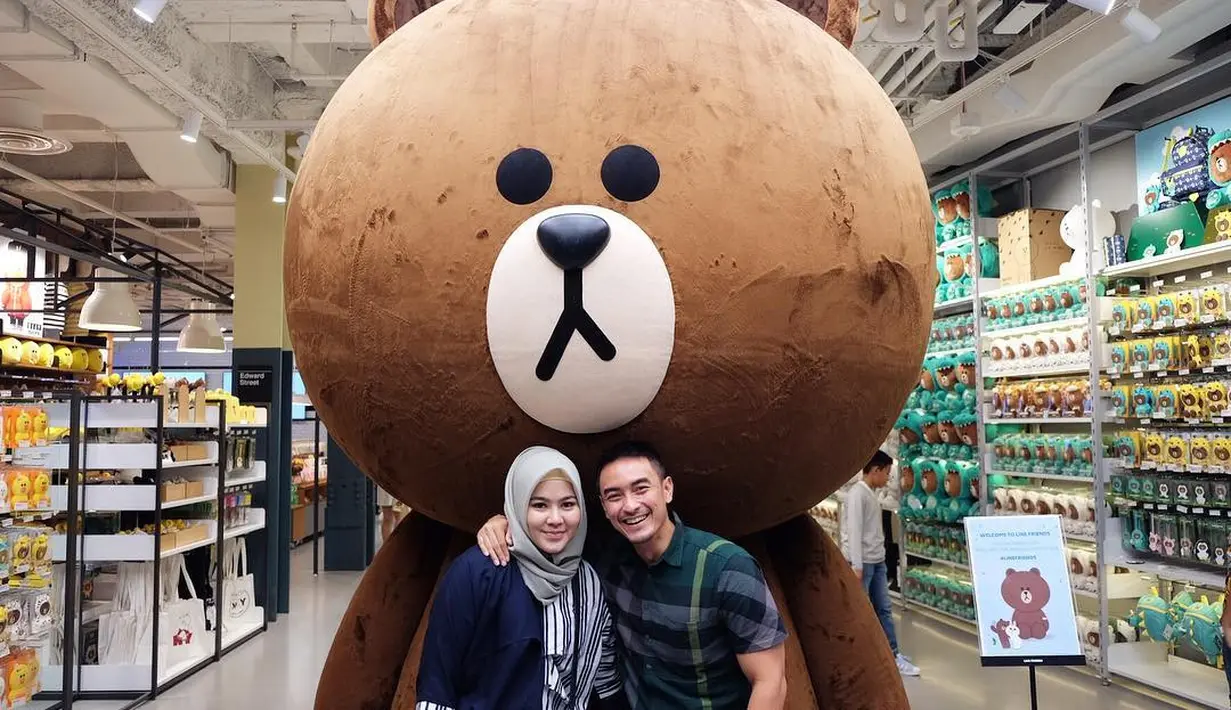 Zumi Zola dan Sherrin (Instagram/stharia)