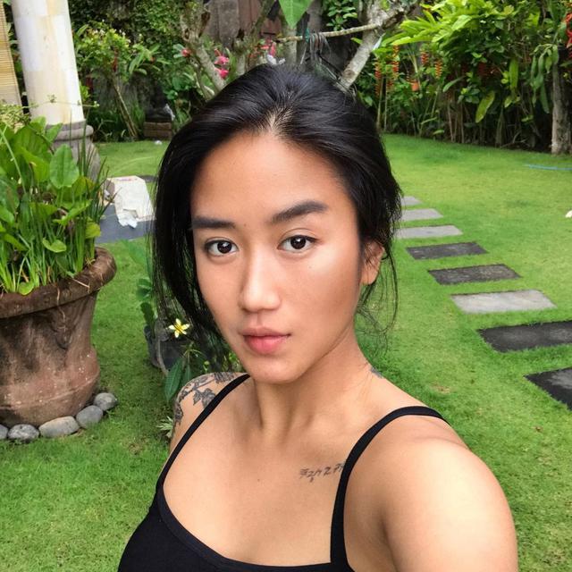 6 Potret Chef Renatta Tampil Tanpa Makeup, Dipuji Tetap Memesona