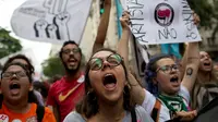 Aksi protes siswa meluas di Brasil menentang kebijakan pemotongan anggaran pendidikan oleh Jair Bolsonaro (AP/Silvia Izquierdo)