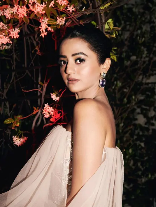 Helly Shah, aktris Bollywood yang naik daun setelah tampil di Ishq Mein Marjawan 2. (Instagram @hellyshahofficial)