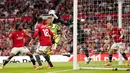 Laga antara Manchester United melawan Arsenal berlangsung ketat dan keras. (AP Photo/Dave Thompson)