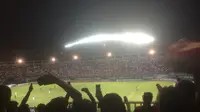 Tanpa Flare, Atraksi Lampu Ponsel Suporter Indonesia Istimewa