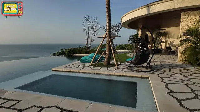 Potret Taman dan Kolam Renang Villa Maia Estianty di Bali