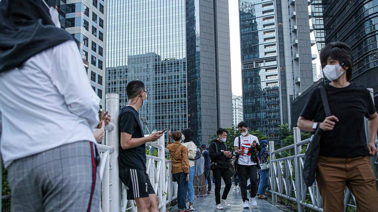 JPO Tanpa Atap Sudirman Ramai Dikunjungi di Masa PPKM Level 3