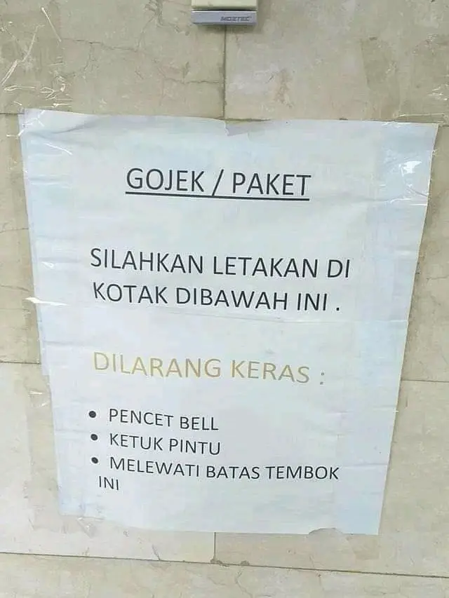 Rumah Sedang Kosong, Ini 7 Potret Catatan Untuk Kurir saat Antar Paket