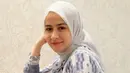 <p>Aktris FTV Rina Diana menjadi sorotan setelah mengubah penampilannya dengan balutan hijab. Tahun 2011, Rina Diana memutuskan memeluk agama Islam. Dan setelah kurang lebih 11 tahun menjadi seorang mualaf, Rina akhirnya memutuskan mantap berhijab. (Instagram/ rinadiana_8)</p>
