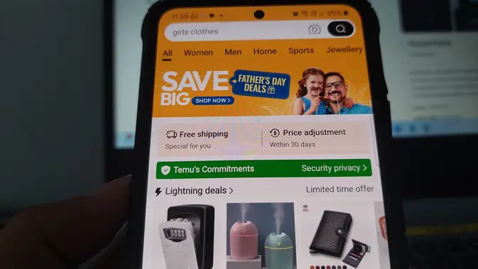 <p>Aplikasi Temu adalah platform e-commerce asal China yang menawarkan direct-to-consumer (D2C). Ini dianggap mengancam UMKM di Indonesia (dok: Ilyas)</p>