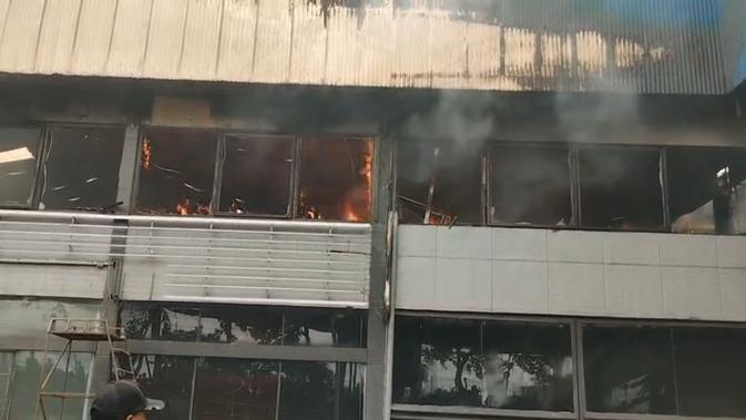 Fakta-fakta Pabrik Karoseri Legendaris Delima Jaya di Bogor Terbakar