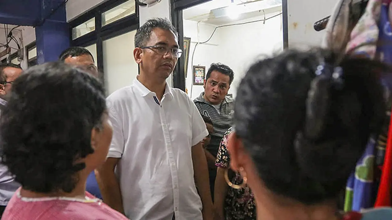 Calon Wakil Gubernur (Cawagub) Sumatera Utara Sihar Sitorus menemui penghuni Rusunawa Sibolga