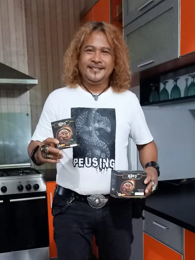 Kang Komar Preman Pensiun