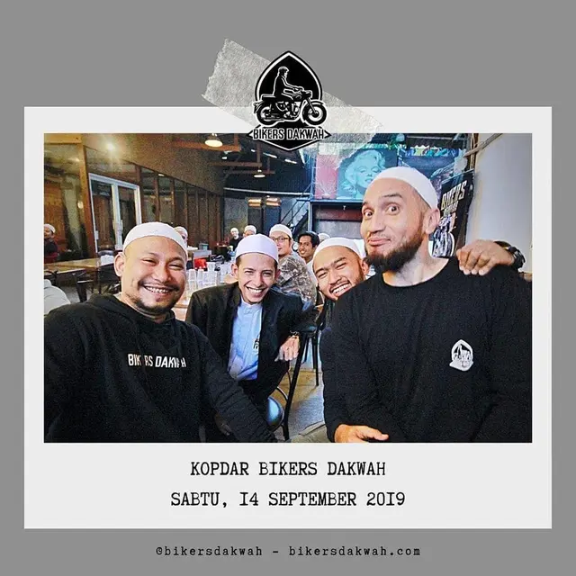 7 Potret Gary Iskak dengan Baju Muslim, Berjenggot dan Pakai Peci