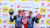 Aldi SAtya Mahendra (kiri) dan Wahyu Nugroho saat berhasil meraih podium di race 1 AP250 ARRC Mandalika 2023 (dok: Yamaha)