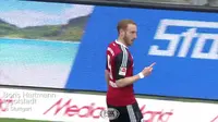 Video kesalahan pemain Stuttgart memberikan umpan ke Boris Hartmann striker Ingolstadt berbuah gol cantik.