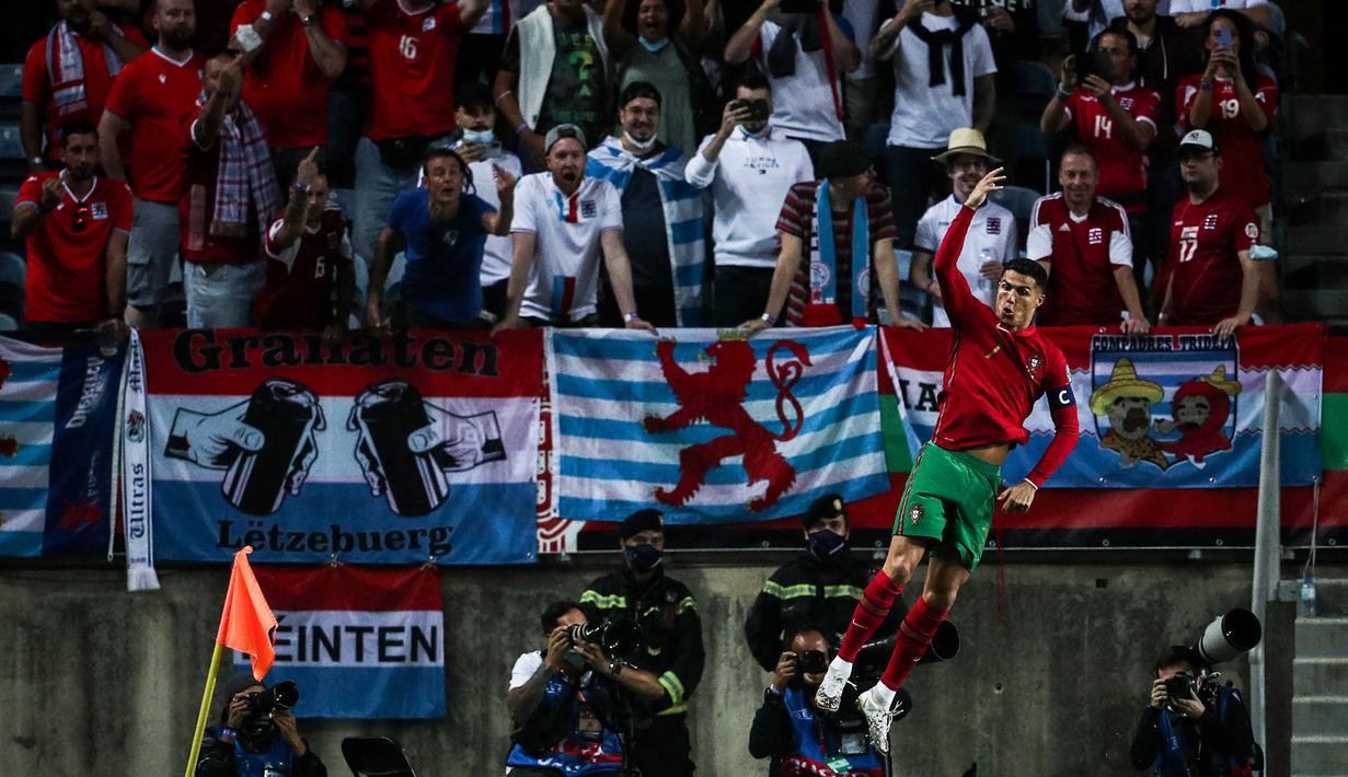 Portugal. Bersama Timnas Portugal mulai 2003, Cristiano Ronaldo telah mencetak 115 gol dan 41 assist dari total 184 laga di semua ajang. Gol terakhirnya dibuat saat mencetak hattrick di laga melawan Luksemburg yang berkesudahan 5-0 di Kualifikasi PD 2022, 12 Oktober 2021. (AFP/Carlos Costa)