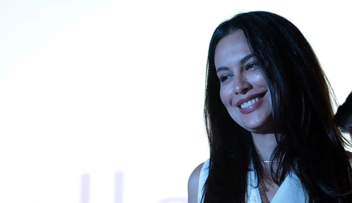 Sophia Latjuba terlihat awet muda dan cantik di usianya yang sudah 46 tahun. Bintang film Comic 8: Casino Kings part 1 itu mengungkapkan bahwa menjaga pola makan dan olahraga menjadi rutinitasnya. (Deki Prayoga/Bintang.com)