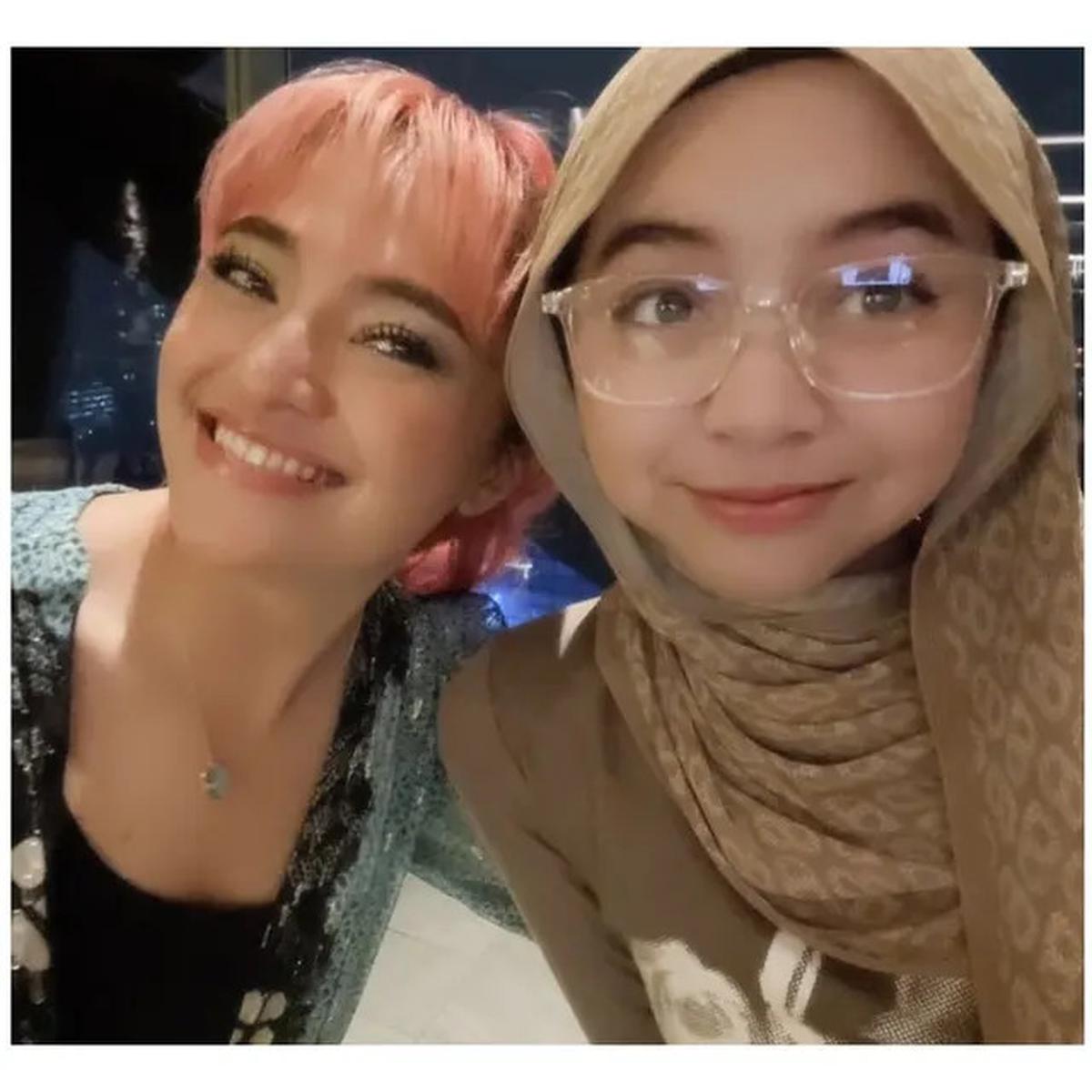 6 Potret Gaya Rambut Pink Marshanda saat Bareng Sienna, Rayakan Ultah ke-36