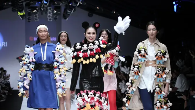 [Fimela] Parade Disney dan Marvel di Jakarta Fashion Week 2019