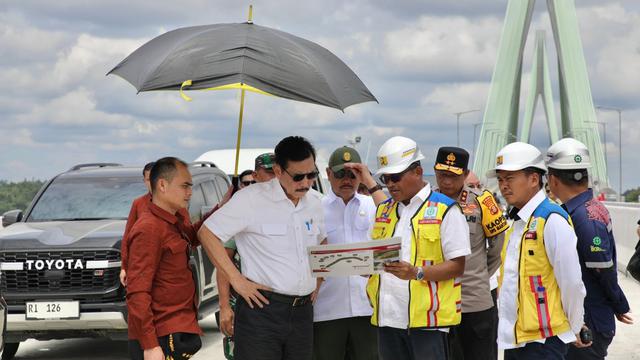 Menteri Koordinator Bidang Kemaritiman dan Investasi (Menko Marves) Luhut Binsar Pandjaitan meninjau langsung progres pembangunan IKN, Selasa (07/05/2024). (Dok Kemenko Marves)