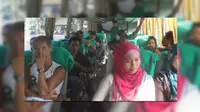 Penumpang bus antarkota dan antarprovinsi di Terminal Ubung padat pasca erupsi Anak Gunung Rinjani. (Liputan6.com/Dewi Divianta)