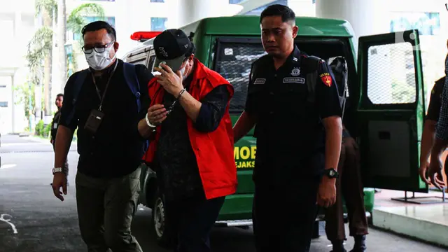 Jalani Pemeriksaan, Tiga Hakim Penerima Suap Kasus Gregorius Ronald Tannur Tiba di Gedung Kejagung
