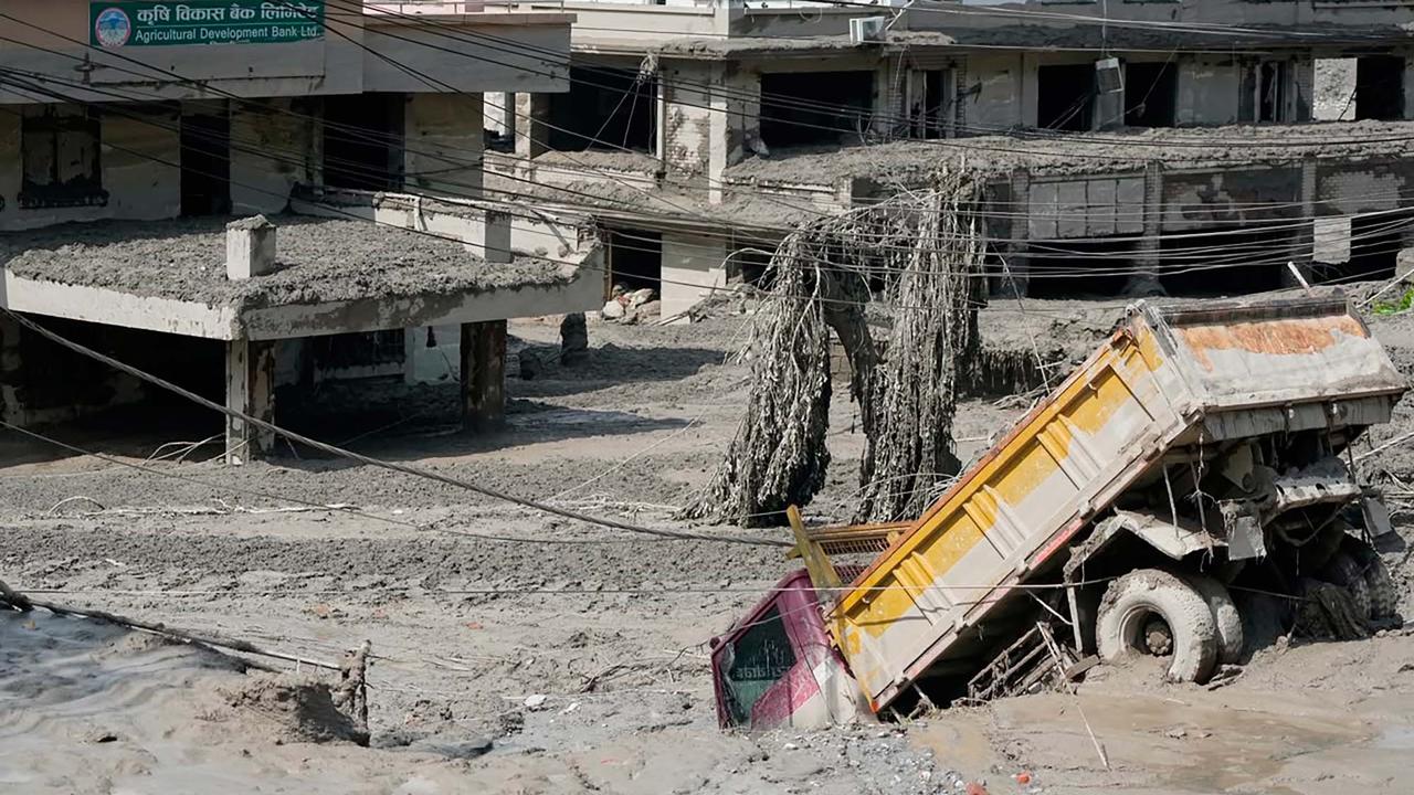 Banjir Bandang Nepal Tewaskan 95 Orang, Ratusan Wisatawan Hilang