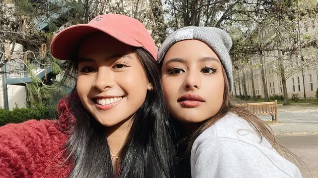 7 Potret Kebersamaan Maudy Ayunda dengan Sang Adik Saat di Amerika