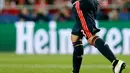 Gelandang Muenchen, Arturo Vidal melakukan selebrasi usai mencetak gol kegawang Benfica di leg kedua Liga Champions di Stadion Da Luz, Portugal (14/4). Muenchen lolos ke semifinal usai mengalahkan Benfica dengan agregat 3-2. (Reuters/Paul Hanna)