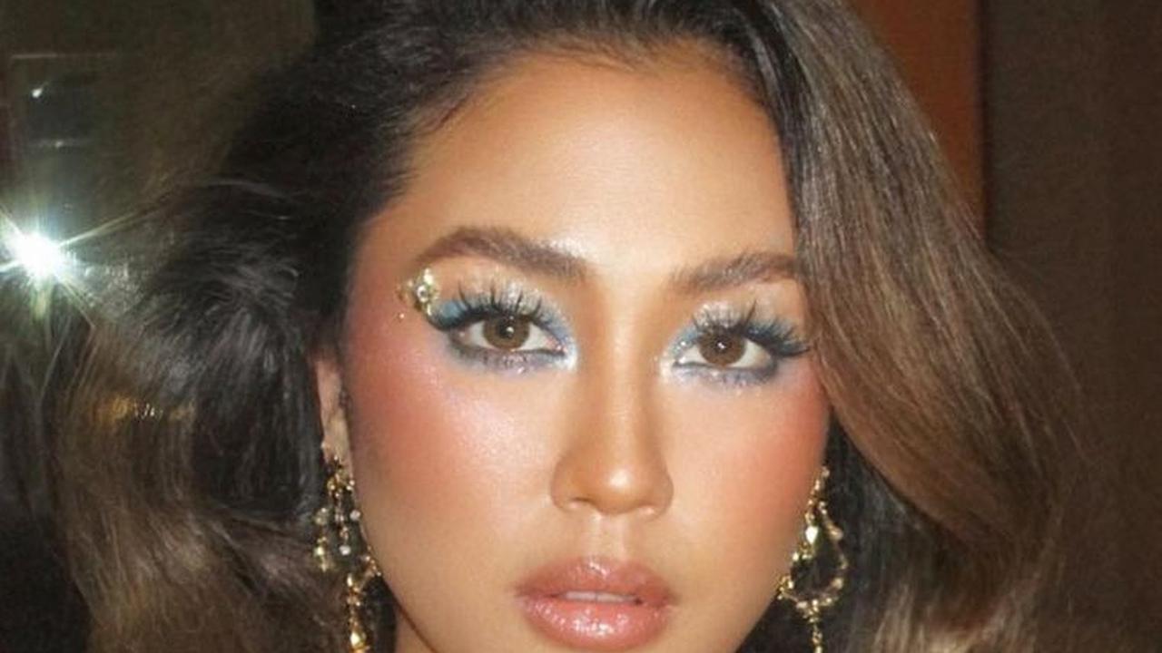 Usung Konsep Rasi Bintang, Ini Gaya Memukau Sherina Munaf di Acara Premier Film Petualangan Sherina 2
