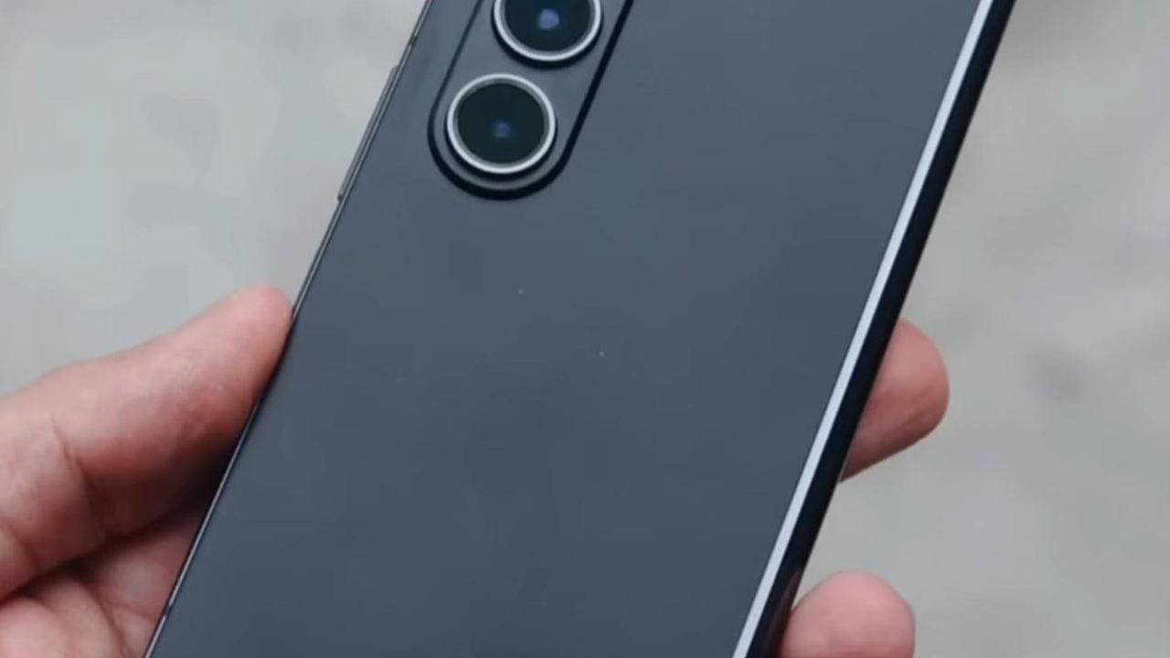 Gosipnya, pada 2024 Samsung akan menghadirkan perangkat Galaxy Fold dengan harga lebih rendah yang dinantikan.